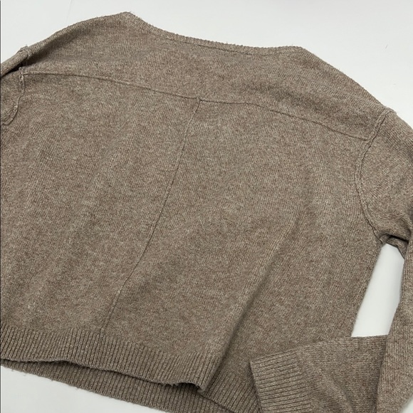 American Eagle Size L Women's Tan Sweater with White Bow - Picture 6 of 8